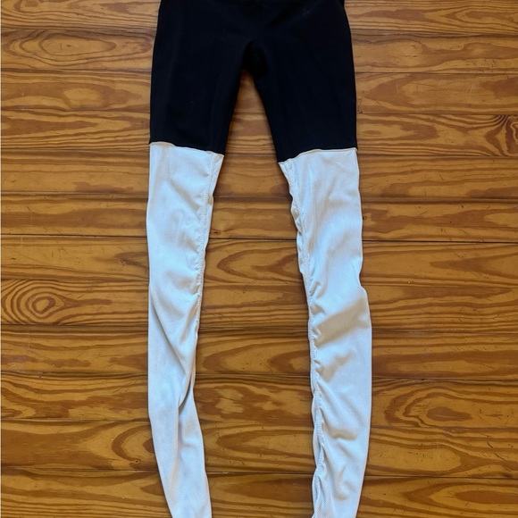 ALO Yoga Pants - ALO Yoga Black and White Ribbed Leggings